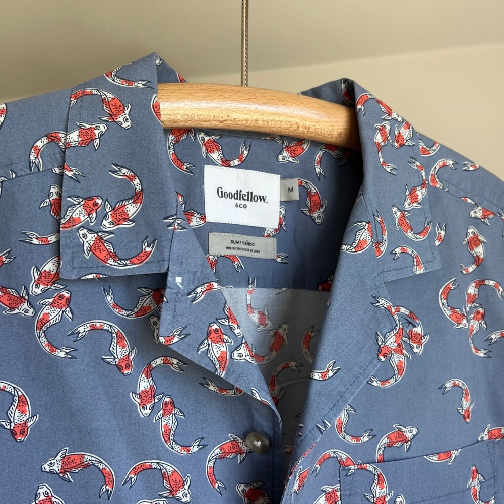 Goodfellow &‎ Co Koi Fish Print Shirt Medium Blue Slim Fit Camp Collar Polo Prep